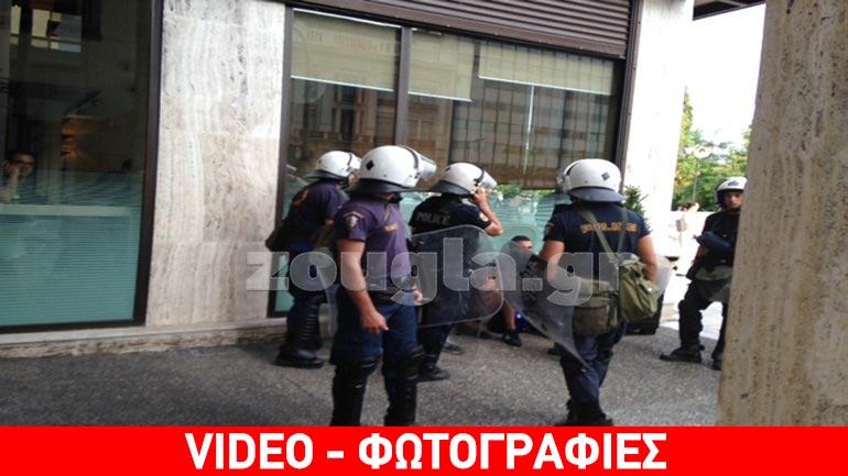 Προσαγωγές στο Σύνταγμα-Νεαροί έστειλαν μήνυμα σε αυτούς που θα διαδηλώσουν υπέρ του ΝΑΙ στο δημοψήφισμα