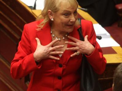 «Είναι καρφί, ρουφιάνος και επαγγελματίας ομοφυλόφιλος»