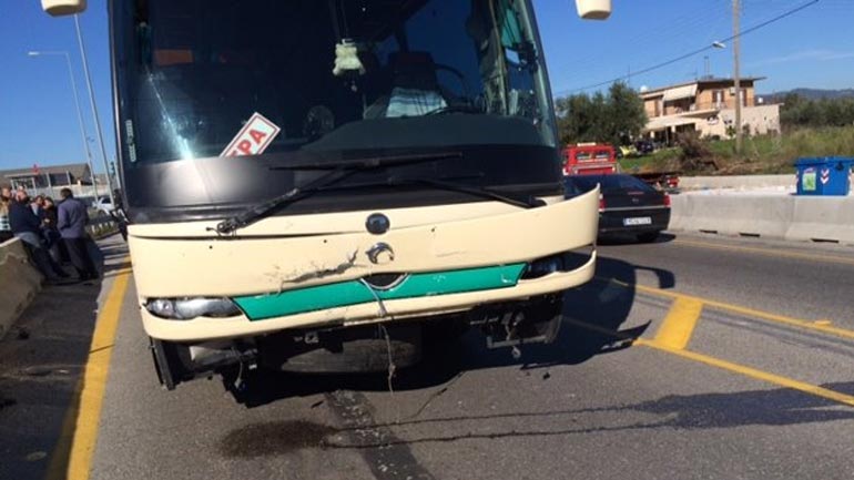 Βόλος: Μελλόνυμφοι είχαν «Άγιο» κατά τη σύγκρουση λεωφορείου με το Ι.Χ. τους