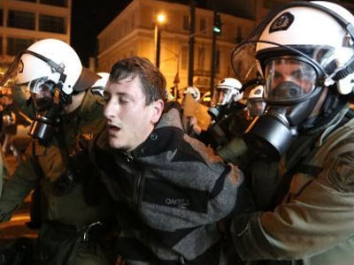 Τι απαντά η αστυνομία για τις συλλήψεις στο Σύνταγμα