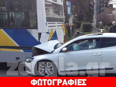 Αυτοκίνητο σφήνωσε στο πίσω μέρος λεωφορείου Αυτοκίνητο σφήνωσε στο πίσω μέρος λεωφορείου