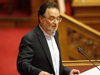 «Ρουκέτες» Λαφαζάνη κατά Βαρουφάκη για το Μνημόνιο