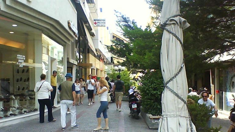 Ξάφριζαν πορτοφόλια πελατών σε καταστήματα του Χαλανδρίου