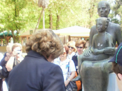 Προσπάθησαν να «σηκώσουν» άγαλμα στην Τρίπολη