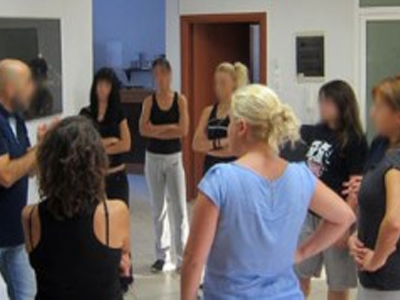 Μαθήματα αυτοάμυνας παραδίδει η Χρυσή Αυγή