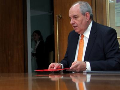 Καταγγελίες Κουίκ για τεχνητή έλλειψη ψηφοδελτίων