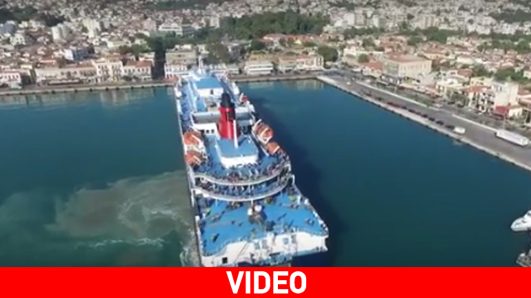 Η μανούβρα του πλοίου «Νήσος Ρόδος» στο λιμάνι της Χίου