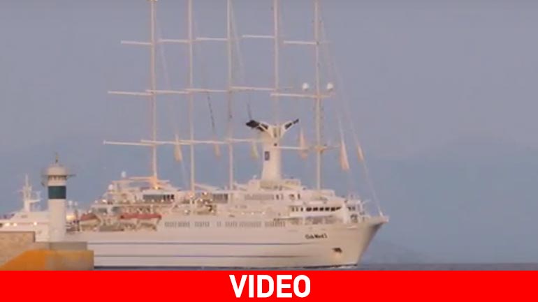 Club Med 2: Το ιστιοφόρο κρουαζιερόπλοιο στο λιμάνι του Πειραιά