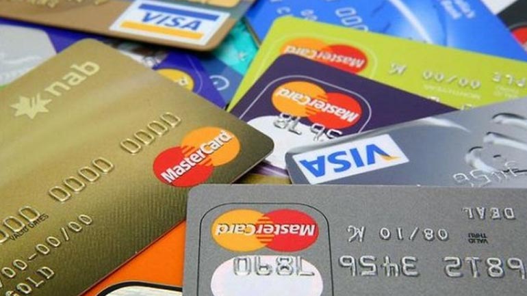 Προαναγγελία σύνδεσης του αφορολόγητου με τη χρήση πλαστικού χρήματος