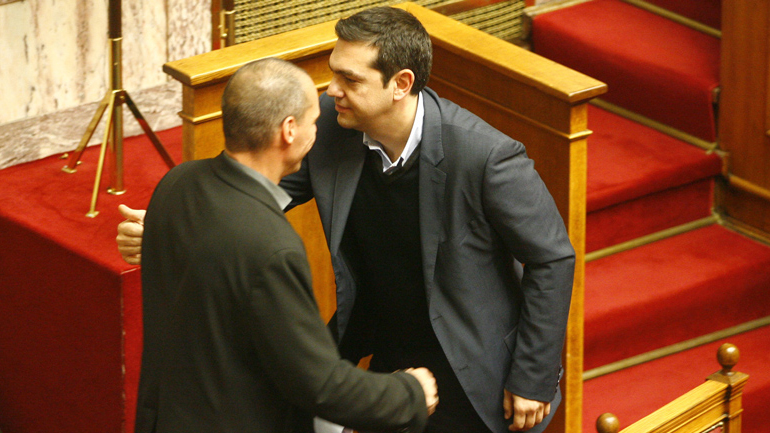 Βαρουφάκης κατά Τσίπρα: Αποφάσισε να παραδοθεί τη νύχτα του δημοψηφίσματος