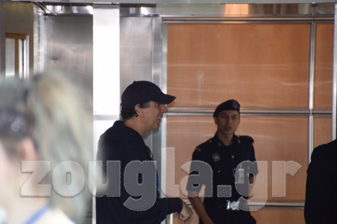 Λέτε να κυκλοφορεί στη Μαλαισία με πλαστό διαβατήριο;