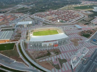 Τρεις δεσμευτικές προσφορές για το ιππικό κέντρο στο Μαρκόπουλο