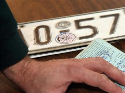 Βουτιά στις νέες άδειες κυκλοφορίας οχημάτων