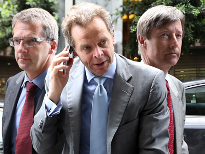 «Να λογοδοτήσουν οι Τροϊκανοί»