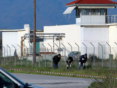 Κάνουν βόλτες και εντοπίζουν χειροβομβίδες
