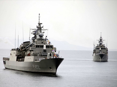 Τουρκική φρεγάτα έκοβε βόλτες στην Τζιά