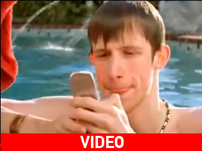 To μπάνιο στην πισίνα δεν είναι αθώο…