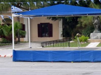 Ηράκλειο: Εκτός εξέδρας παρακολούθησαν την παρέλαση οι επίσημοι Ηράκλειο: Εκτός εξέδρας παρακολούθησαν την παρέλαση οι επίσημοι