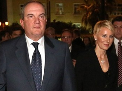 Σβήνει κεράκια ο Καραμανλής