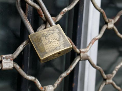 Κινδυνεύουν με λουκέτο 260.000 επιχειρήσεις Κινδυνεύουν με λουκέτο 260.000 επιχειρήσεις