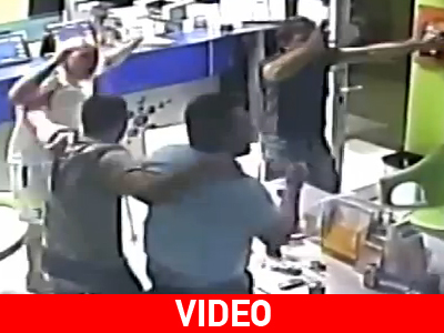 Πώς πανηγυρίζουν οι φίλαθλοι το γκολ της Εθνικής