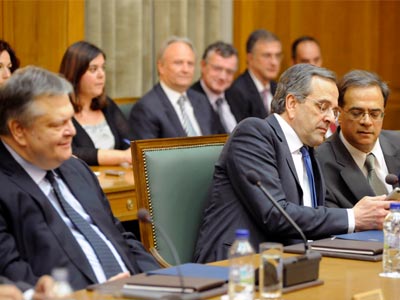 «Η κυβέρνηση στηρίζει τον Χαρδούβελη»