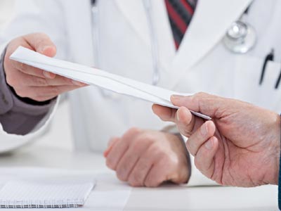 Kόβουν το φακελάκι