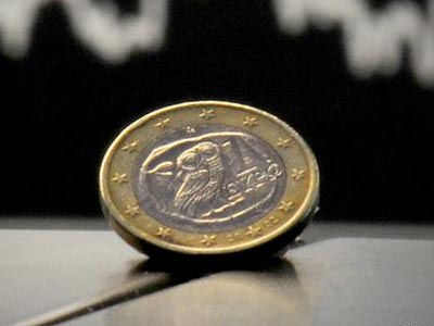 Ευκαιρίες και κίνδυνοι από ένα εξασθενημένο ευρώ