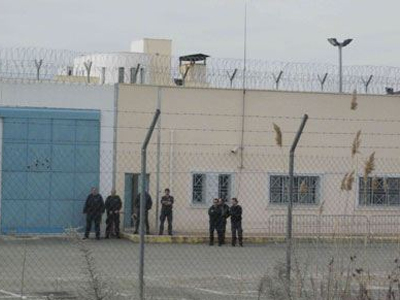 Βρέθηκαν 8 κινητά τηλέφωνα στις φυλακές Γρεβενών!