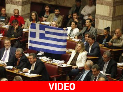 Κούνησε μαντήλι η βουλευτίνα