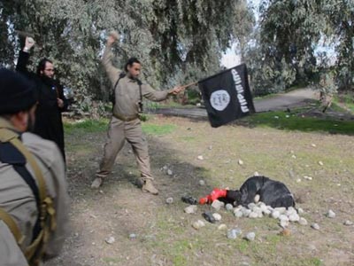 Συρία: Γυναίκα επέζησε από τον λιθοβολισμό της!