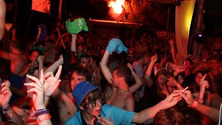 Κέρκυρα: Συμπλοκή Βρετανών τουριστών με τραυματία