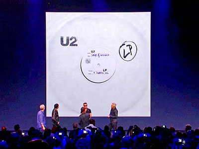 Στα κάγκελα οι φαν των U2 για το iTunes