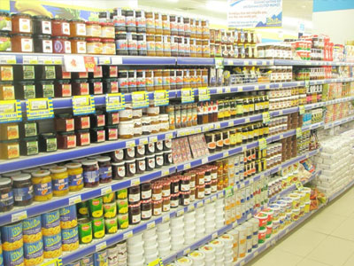 «Φωτιά» οι τιμές στα ράφια