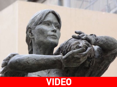 Αντιδράσεις για την «εργαζόμενη»… Κάρλα Μπρούνι