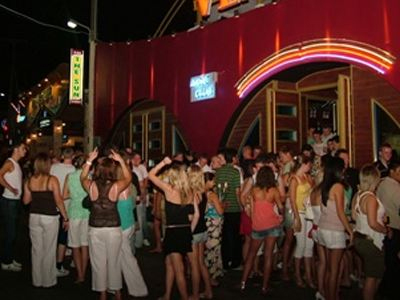 Mάλια: Χόρευε ημίγυμνος την ώρα της Θ. Λειτουργίας