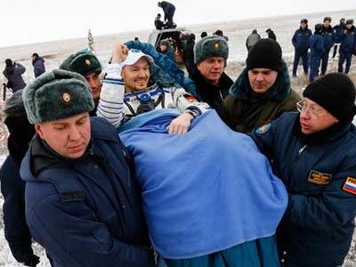 Αστροναύτης επέστρεψε στη Γη μετά από 165 ημέρες στο διάστημα!