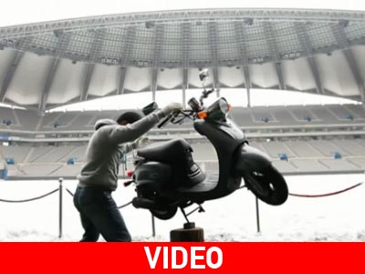 Tι κάνει ο άνθρωπος; Μπορεί να ισορροπήσει τα πάντα…