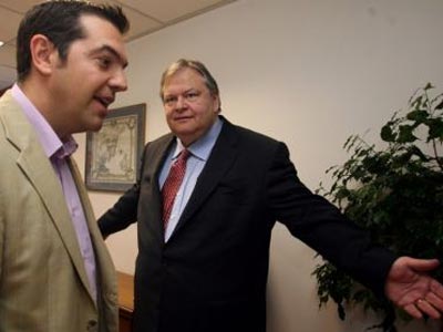 Σύγκρουση ΠΑΣΟΚ – ΣΥΡΙΖΑ με αφορμή τις φήμες για συνάντηση Σαμαρά – Τσίπρα