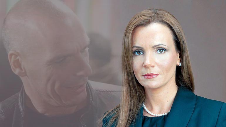 Δεκτή η παραίτηση της Σακελλαρίου με… εγκώμια Βαρουφάκη