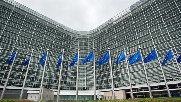 «Κουρεύει» τις προβλέψεις για ανάπτυξη η Κομισιόν