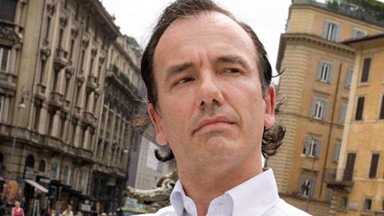 Αυτός είναι ο Ιταλός φαρσέρ που προσποιούνταν τον… Στουρνάρα στο Twitter