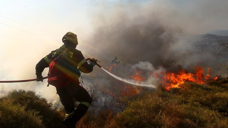 Ηράκλειο: Σε ύφεση η πυρκαγιά στο Καλό Χωριό Πεδιάδας