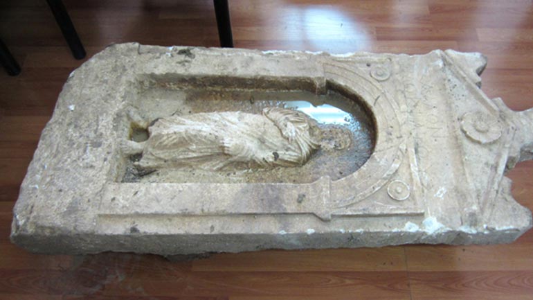 Kαβάλα: Πούλησε σε… αστυνομικό αρχαία μαρμάρινη στήλη έναντι 45.000 ευρώ