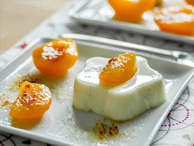 Panna Cotta με βερίκοκο κομπόστα