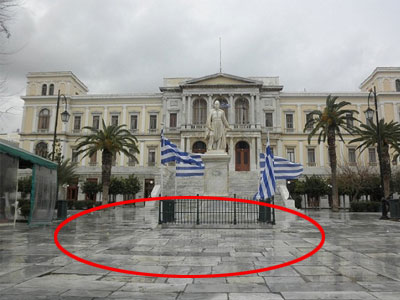 Σύρος: Γιατί εξαφανίστηκαν τα κανόνια από την πλατεία