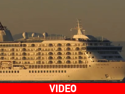Το υπερπολυτελές κρουαζιερόπλοιο «The World» στον Πειραιά Το υπερπολυτελές κρουαζιερόπλοιο «The World» στον Πειραιά