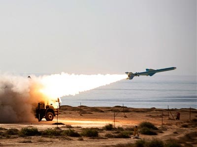 Πύραυλος έπληξε δεξαμενή πετρελαίου στη Λιβύη