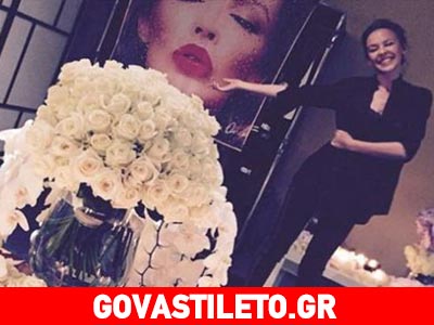 Ποιος γέμισε το δωμάτιο της Kylie Minogue με ολόλευκα τριαντάφυλλα;