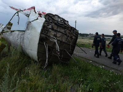 «Πόλεμος» πάνω από τους 298 νεκρούς